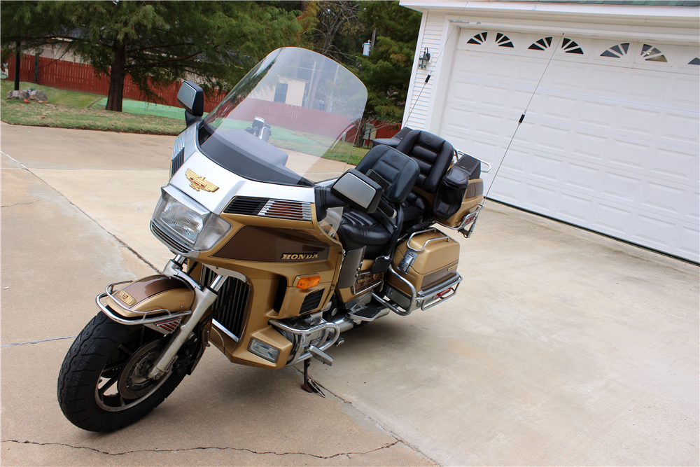 1985 HONDA GOLD WING SE MOTORCYCLE