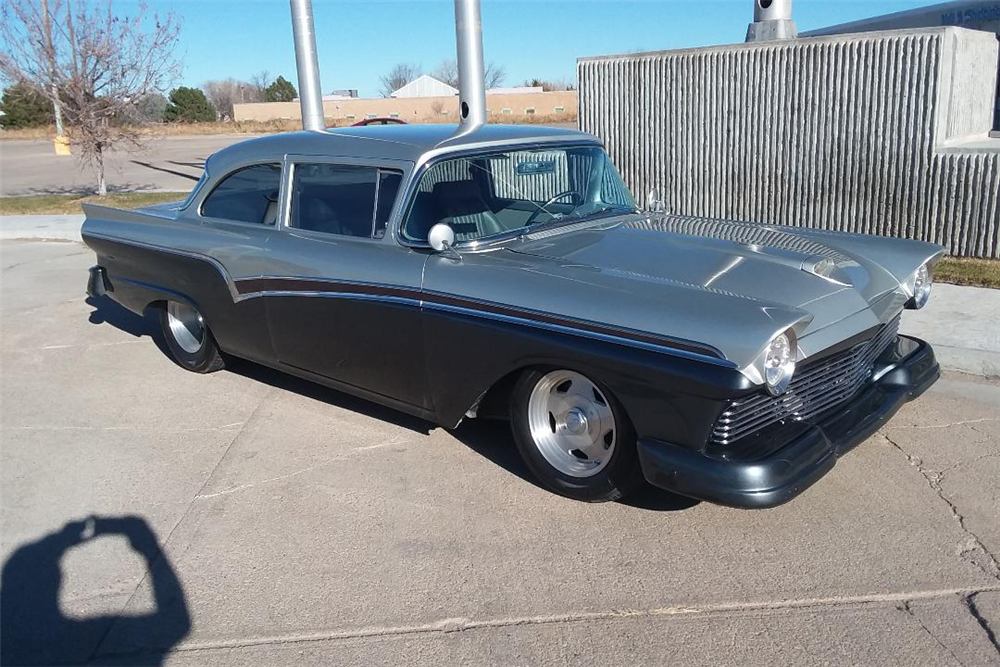 1957 FORD CUSTOM 300 CUSTOM 2-DOOR POST