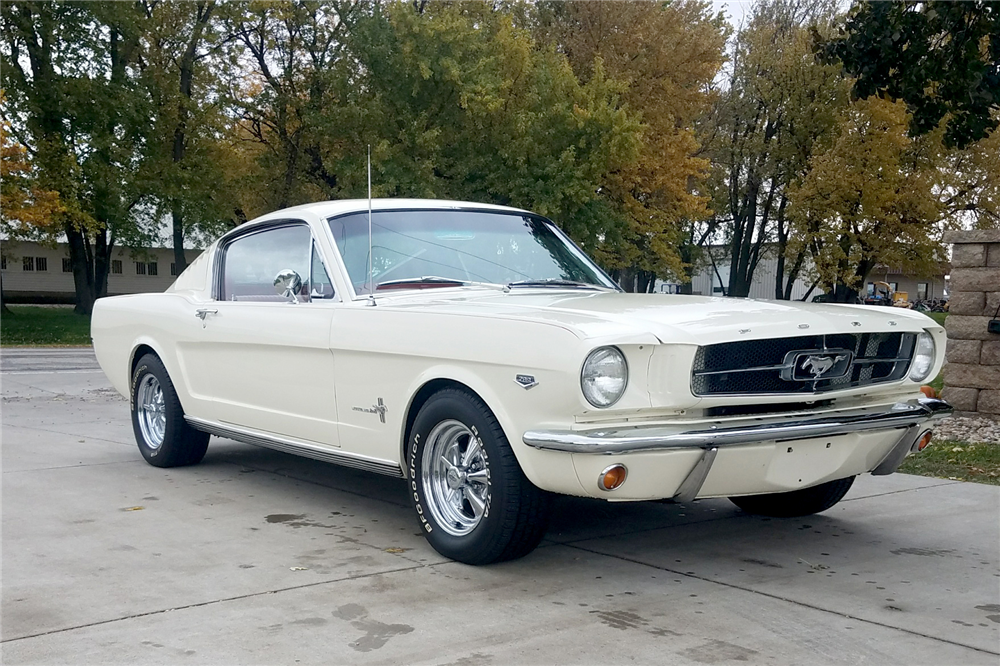 1965 FORD MUSTANG FASTBACK