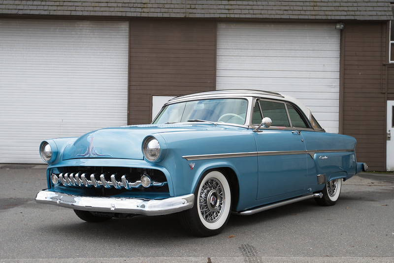 1954 FORD CRESTLINE SKYLINER