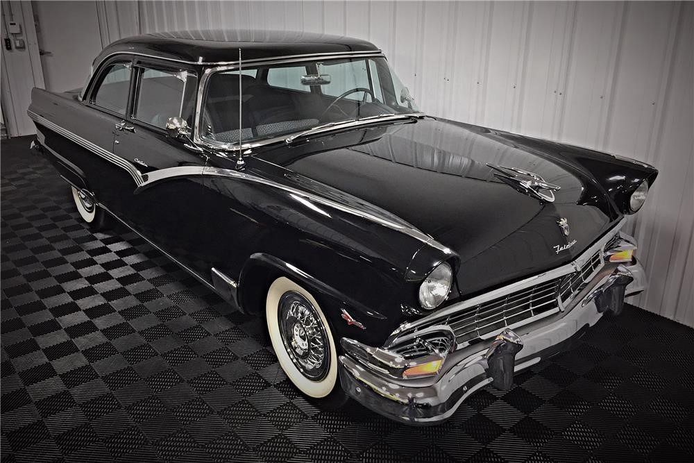 1956 FORD FAIRLANE CLUB SEDAN