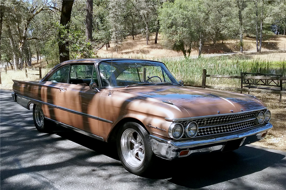 1961 FORD STARLINER