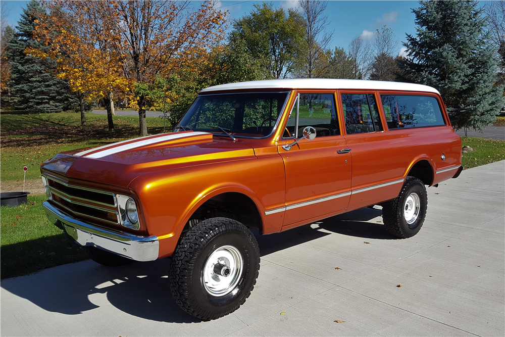 1967 CHEVROLET SUBURBAN 4X4