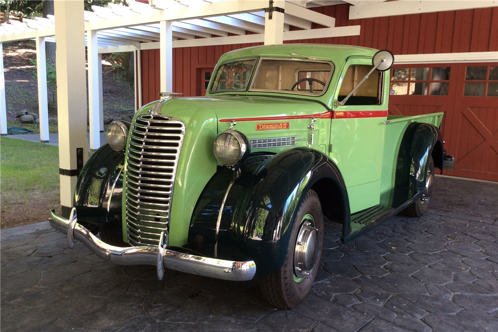 1936 DIAMOND T MODEL 80 DELUXE PICK UP