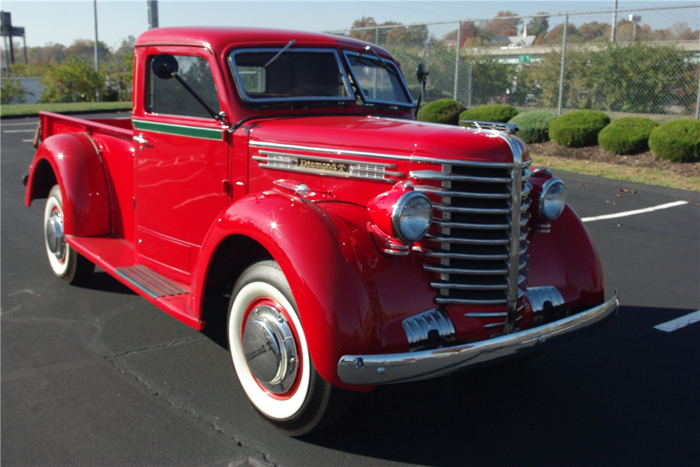 1949 DIAMOND T 201 DELUXE PICKUP