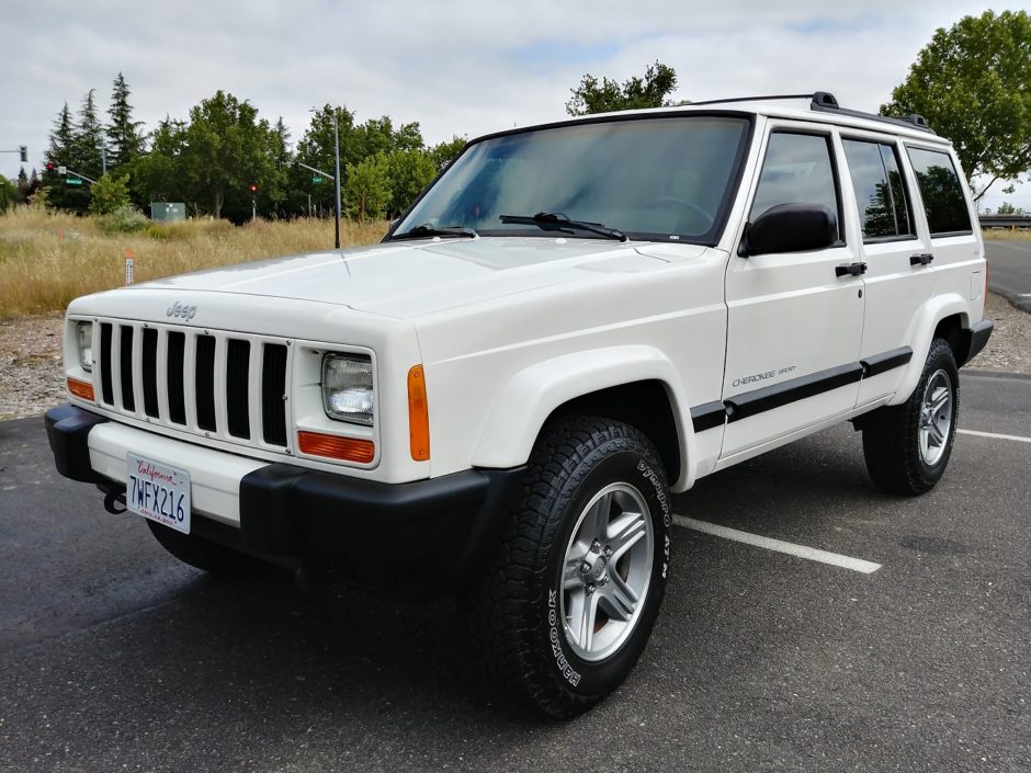 No Reserve: 53k-Mile 2001 Jeep Cherokee Sport