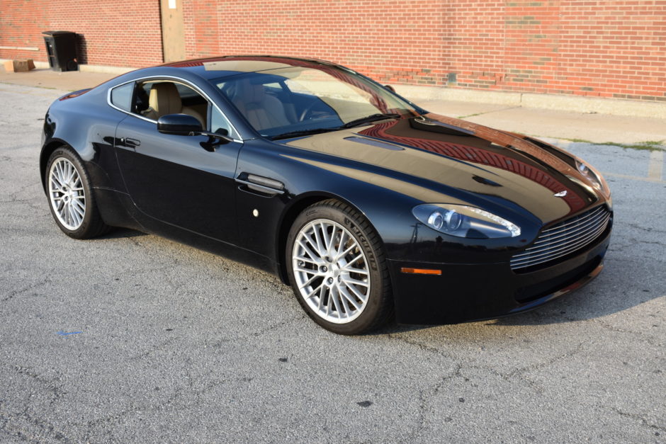 15k-Mile 2009 Aston Martin V8 Vantage