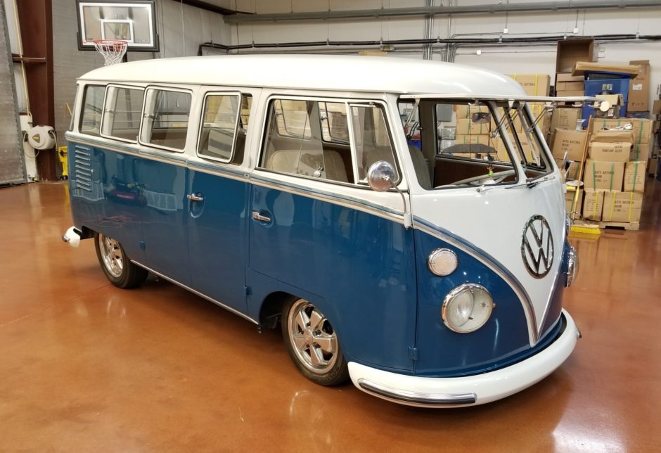 No Reserve: 1962 Volkswagen Deluxe 15 Window Bus