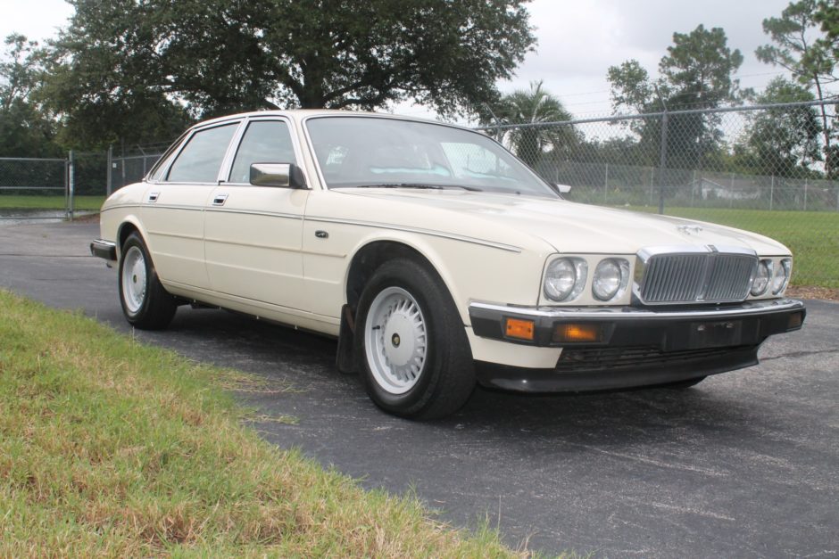 No Reserve: 1987 Jaguar XJ6 Sovereign
