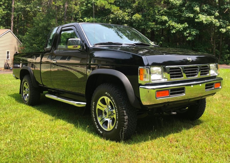 10k-Mile 1997 Nissan Hardbody King Cab 4×4