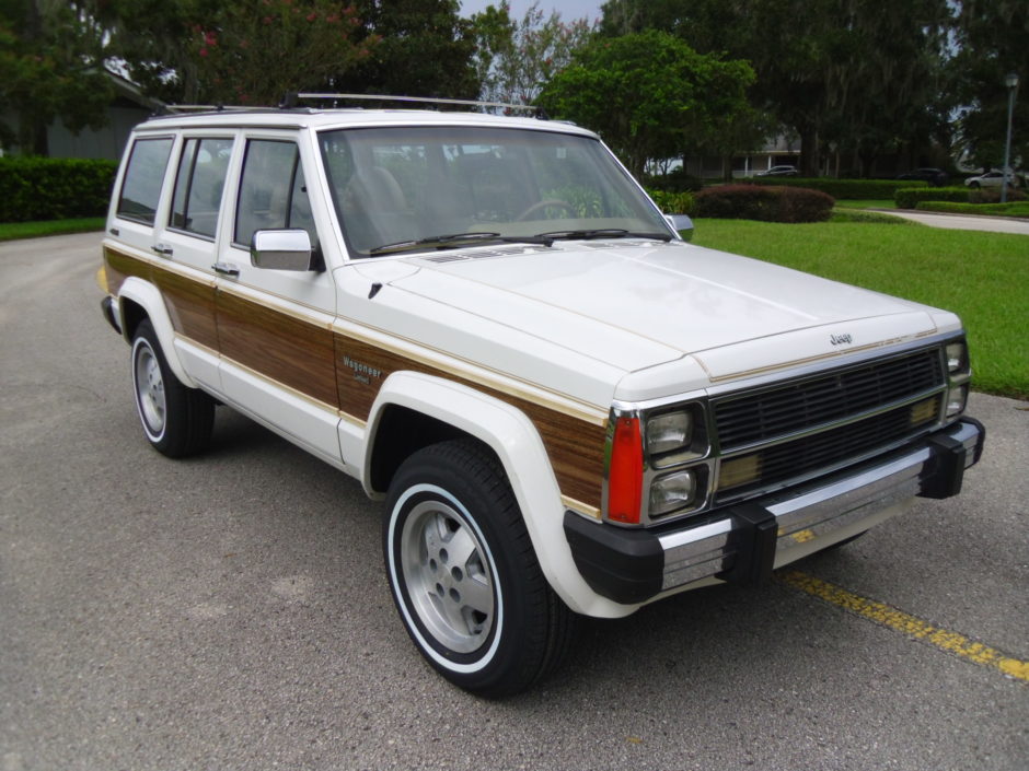 No Reserve: 1988 Jeep Cherokee Wagoneer