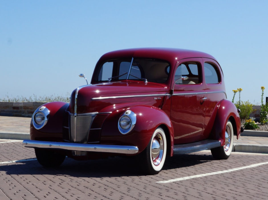 Custom 1940 Ford Deluxe Tudor Sedan