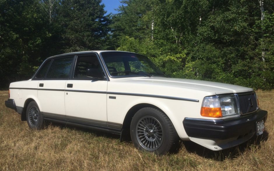 No Reserve: 1987 Volvo 240 DL 5-Speed
