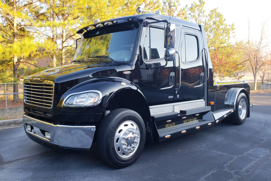 No Reserve: 2007 Freightliner M2 SportChassis