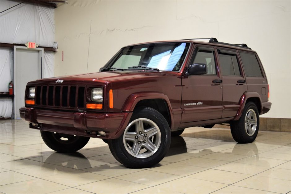 No Reserve: 74K-Mile 2001 Jeep Cherokee Classic