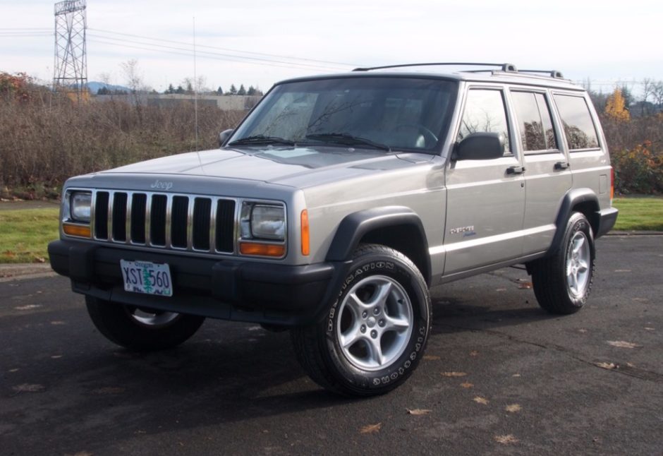 No Reserve: 2000 Jeep Cherokee