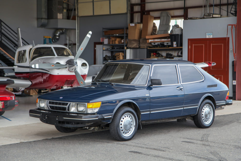 No Reserve: 1985 Saab 900 5-Speed