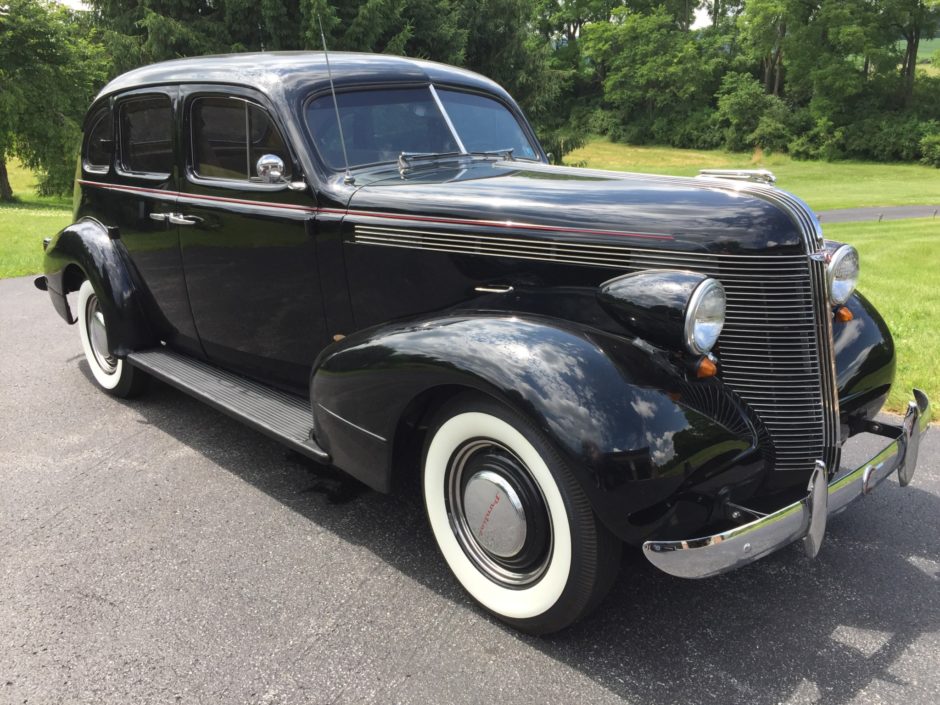 1937 Pontiac Deluxe Six Sedan