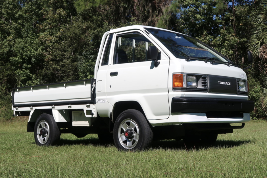 No Reserve: 1991 Toyota TownAce