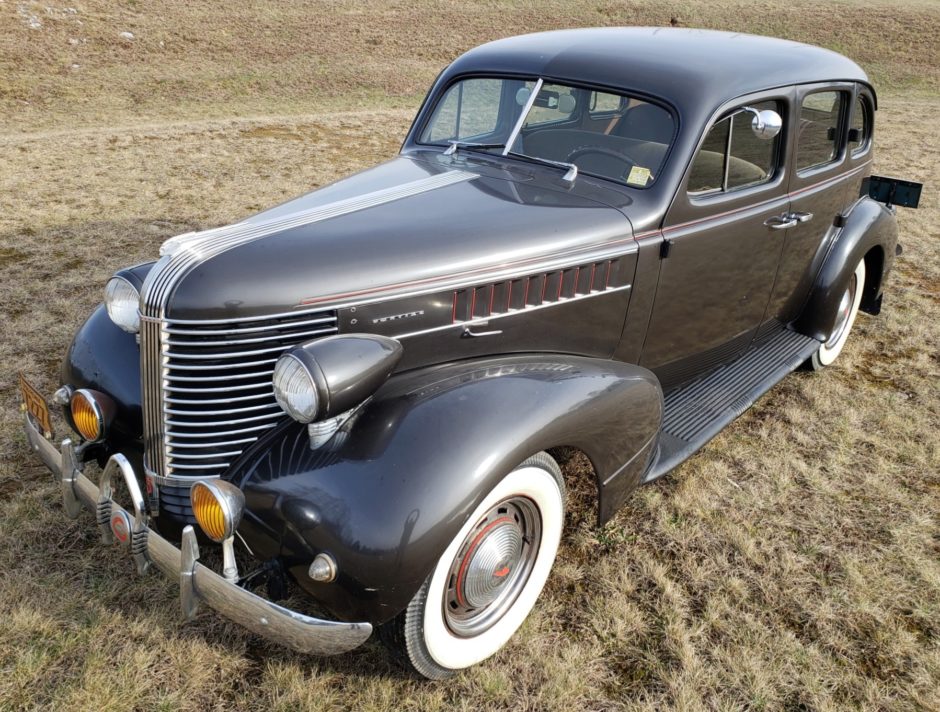 1938 Pontiac Silver Streak Deluxe Six Touring Sedan