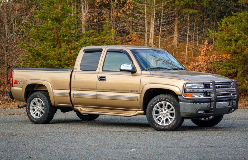 No Reserve: 13k-Mile 2000 Chevrolet Silverado 4×4