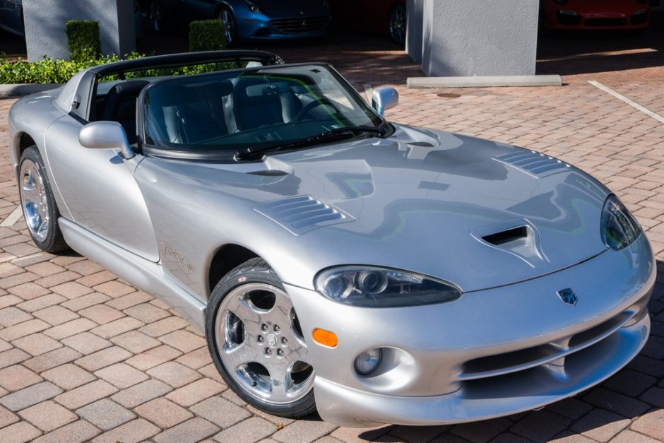 No Reserve: 10k-Mile 1999 Dodge Viper RT/10
