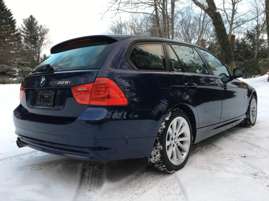 2012 BMW 328i Wagon 6-Speed