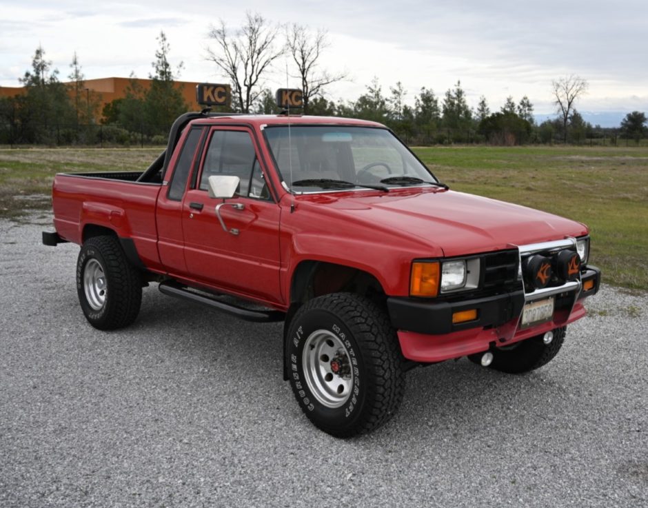 Single-Family-Owned 1986 Toyota 4×4 Pickup