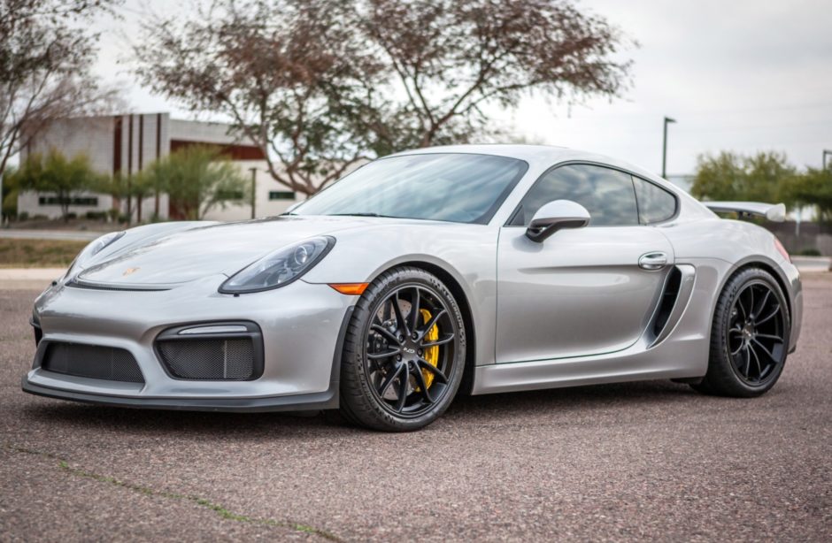 800-Mile 2016 Porsche Cayman GT4