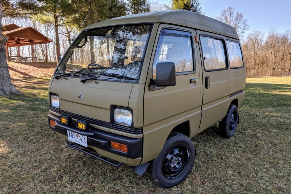 1990 Mitsubishi Minicab NX 4-Speed